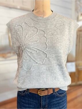 Sleeveless Crewneck Flower Knit Sweater Vest - Light Gray NEW